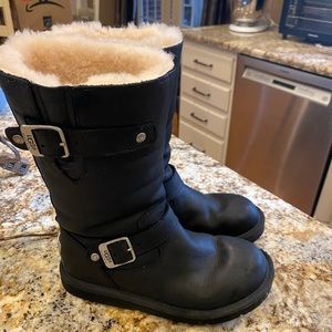 UGG Kensington boot. Soft leather on outside, fur inside. Good condition